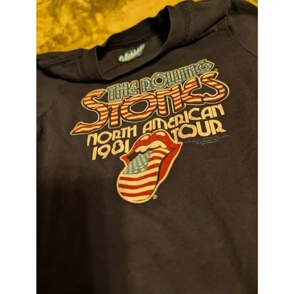 Old Navy Boys Bundle, 2 Graphic Tees and Boys Utility Jean Shorts, *Vintage Roll - Picture 3 of 8